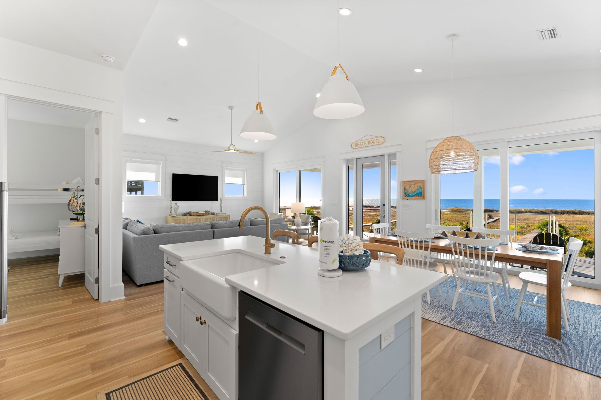 المنشأة من الداخل