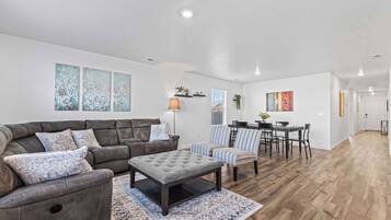 テレビ、書斎 / ワークスペース