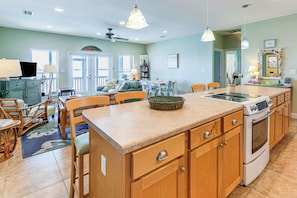 Interior - Gulf Shores Gem w/ Beachfront Patio & Sunset Pier! (Gulf Shores)