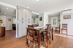 Dining - Pepperrell Place - Home for 6 (Kittery)