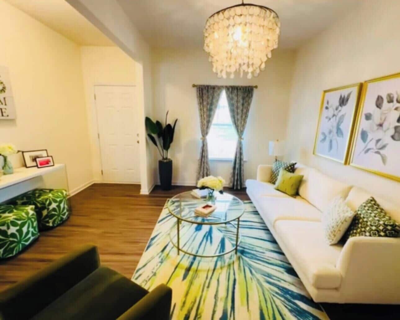 Smart-TV, peis og bøker