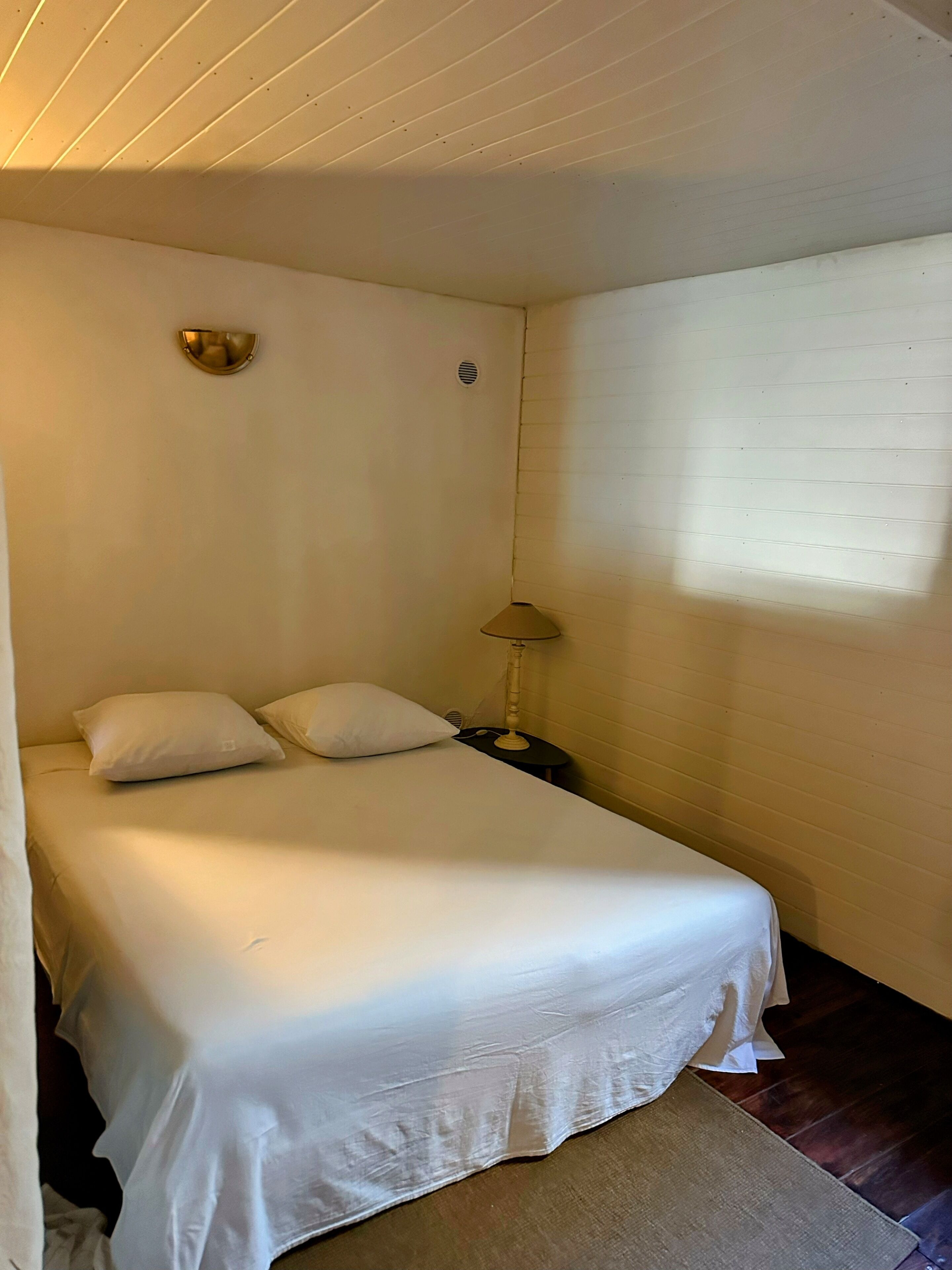 1 slaapkamer, een strijkplank/strijkijzer, wifi, beddengoed