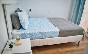 2 dormitoris, planxa i posts de planxar, Internet i roba de llit 