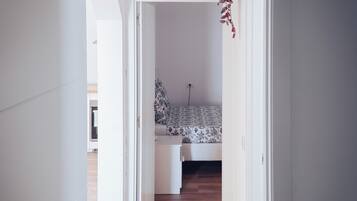 Bügeleisen/Bügelbrett, Internetzugang, Bettwäsche