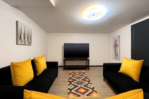 TV, books - Casa Joao Batista em Machico (Machico)