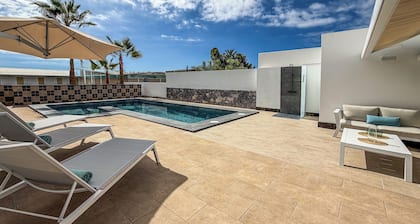 Exclusive villa with heated pool in Costa Adeje - Tenerife