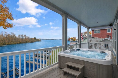 Waterfront in Buckeye Lake: THE Lakehouse