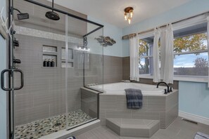 Séchoir à cheveux, serviettes fournies