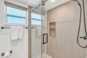 Shower, towels - ULTIMATE KEYS GETAWAY!  WATERFRONT HOUSE WITH POOL, HOT TUB, CABANA AND MORE! (Key Largo)