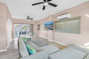 TV - ULTIMATE KEYS GETAWAY!  WATERFRONT HOUSE WITH POOL, HOT TUB, CABANA AND MORE! (Key Largo)