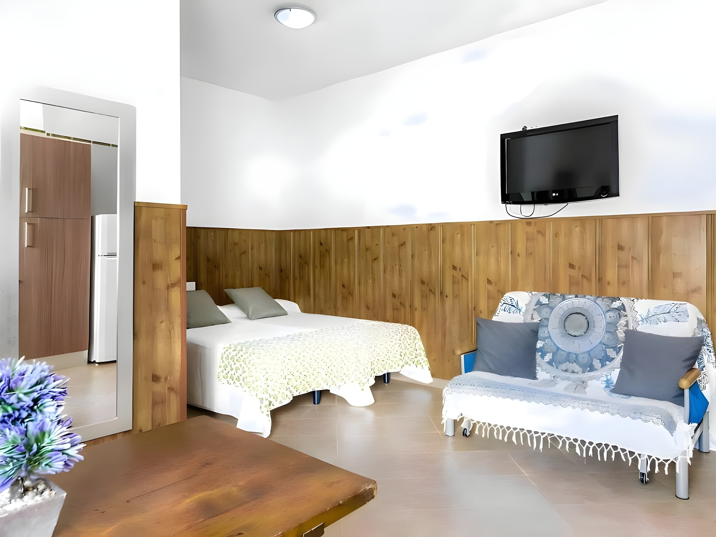 1 habitación, tabla de planchar con plancha, wifi y ropa de cama 