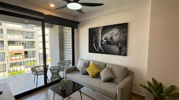 テレビ、書斎 / ワークスペース