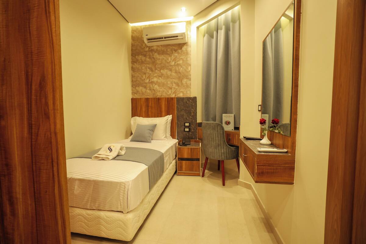 Habitación individual Confort | Caja de seguridad en la habitación, escritorio y insonorización