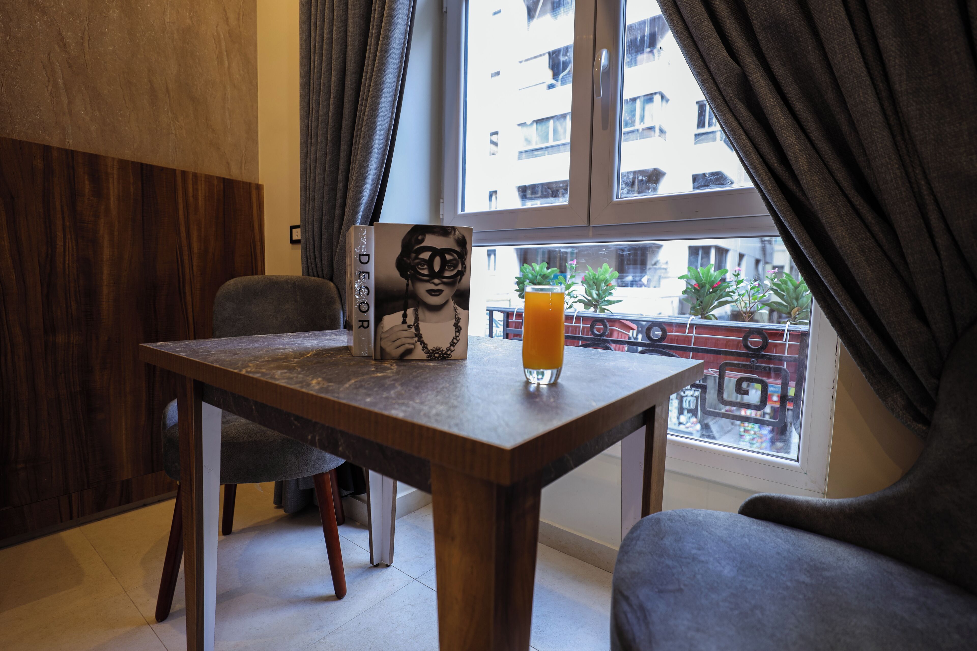 42-Zoll-LED-Fernseher mit Satellitenempfang, Netflix, Streaming-Dienste