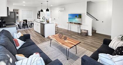 New 3-Bed Townhome Near CMU with Workspace & Wi-Fi – Grand Junction