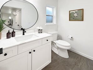 Bathroom - The Maverick Haus Close to CMU (Grand Junction)