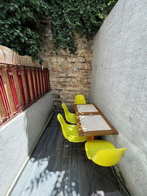 家庭公寓式客房, 阳台, 花园景观 | 阳台