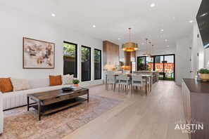 TV - Walkable Lady Bird East ATX Home for 8 | Near Chavez, Nightlife, Trails & More (Austin)