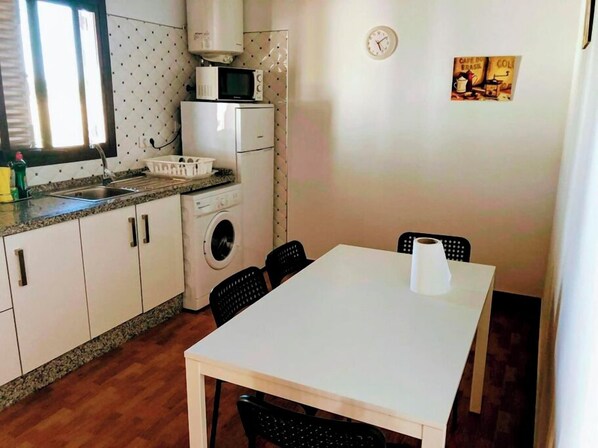 ثلاجة/مجمد بحجم كبير