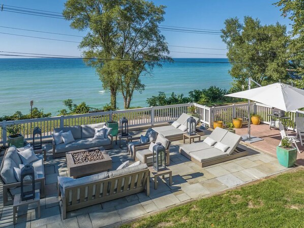 Terrace/patio - Lake Shore Living - lakefront, pool, sleeps 16 (New Buffalo)