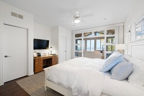 6 bedrooms, desk, free WiFi, bed sheets - Lake Shore Living - lakefront, pool, sleeps 16 (New Buffalo)