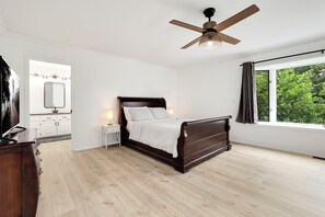 5 chambres, coffre-fort, fer et planche à repasser, lit de bébé portatif