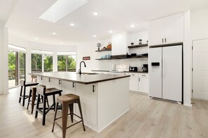 冰箱、微波炉、烤箱、炉灶