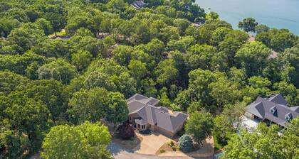 Sleeps 12+Lake Views+Game Console+Spacious Layout