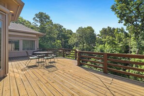 Outdoor dining - Sleeps 12+Lake Views+Game Console+Spacious Layout (Bella Vista)
