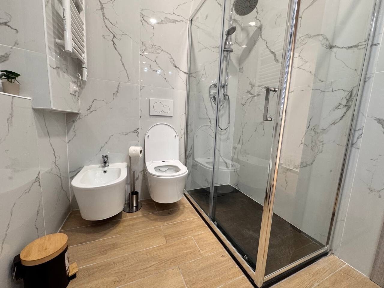 Doccia, asciugacapelli, bidet, asciugamani