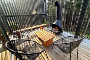 Property grounds - The Wolf Den - A Forest Spa Escape; Cedar Sauna, 3 outdoor tubs & outdoor shower (Juan De Fuca (Part 2))