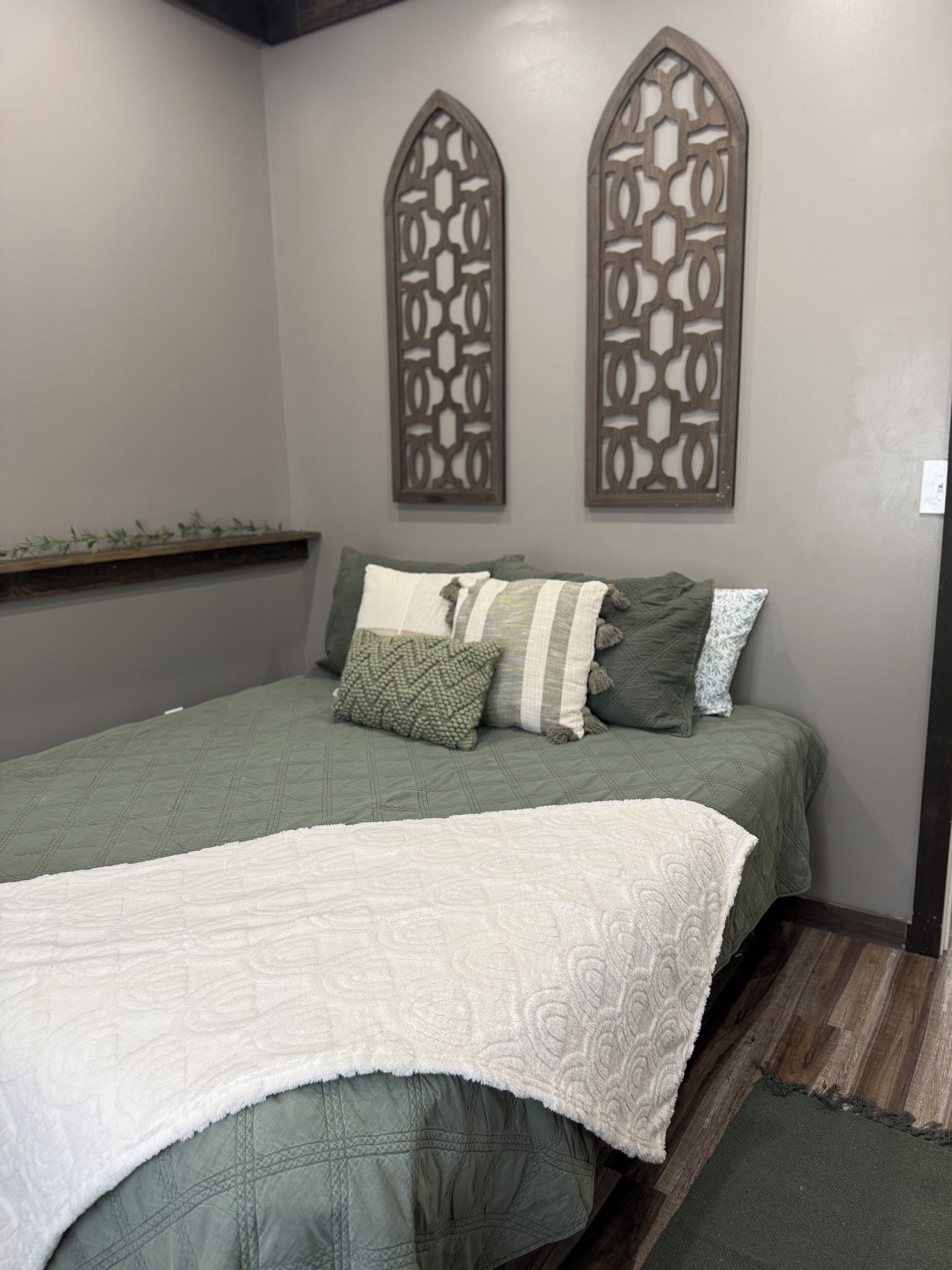 2 bedrooms, iron/ironing board, free WiFi, bed sheets