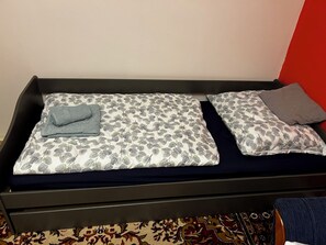 2 عدّة غرف نوم ومكواة/لوح كي وخدمة الإنترنت