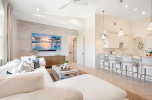 4 bedrooms, desk, iron/ironing board, travel cot - Escape to Driftwood Villa – Your Luxury Waterfront Sanctuary in Bonita Shores (Bonita Springs)