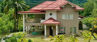 Meadow View House
4 spacious rooms, 3 en suite bathrooms and 1 communal bathroom