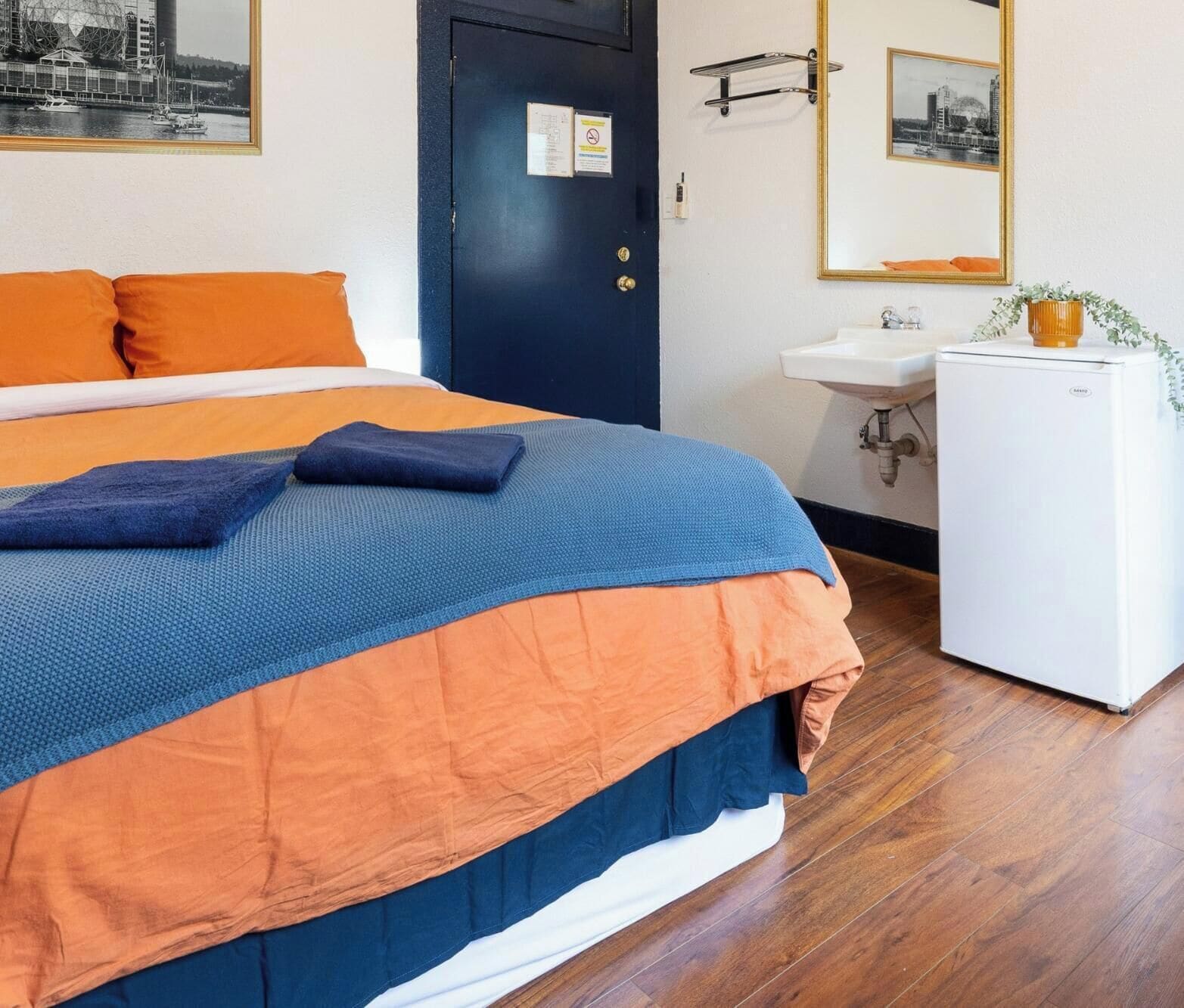 Desk, free WiFi, bed sheets