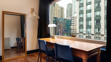 Schreibtisch, kostenloses WLAN, Bettwäsche