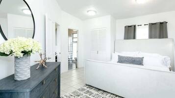 2 habitaciones, tabla de planchar con plancha, wifi y ropa de cama