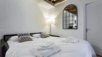 Desk, iron/ironing board, WiFi, bed sheets