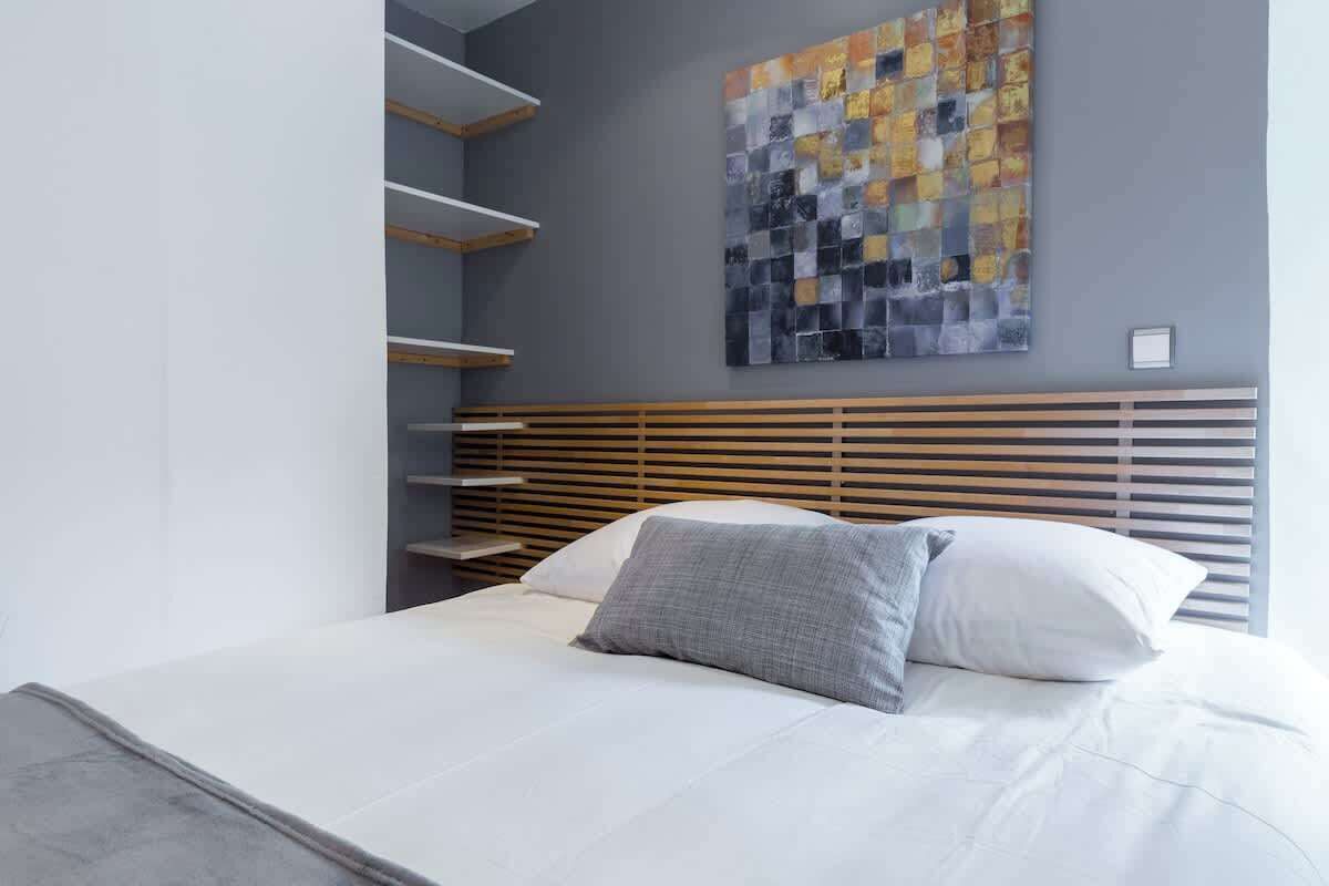 2 bedrooms, desk, iron/ironing board, WiFi