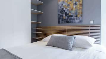 2 bedrooms, desk, iron/ironing board, WiFi