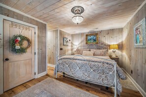 1 bedroom, bed sheets