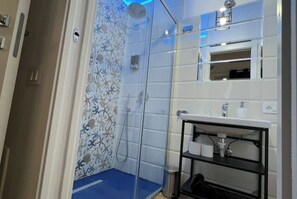 Shower, hair dryer, bidet, towels - Breathtaking Views of the Sea and the Ancient City (Salerno)
