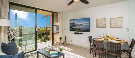 Televisión, libros y oficina