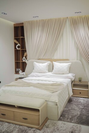 1 slaapkamer, een strijkplank/strijkijzer, internet, beddengoed