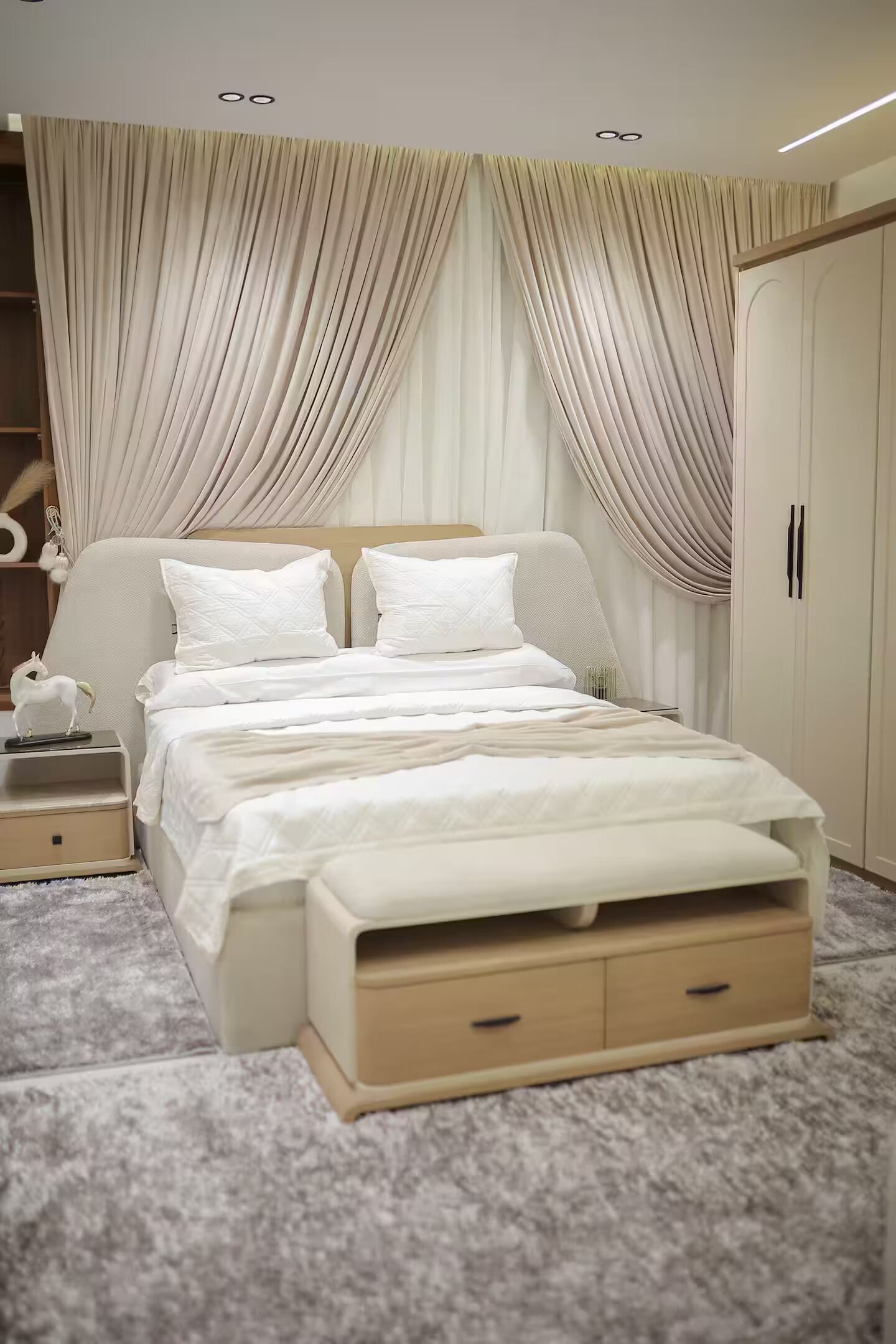 1 dormitori, planxa i posts de planxar, Internet i roba de llit 