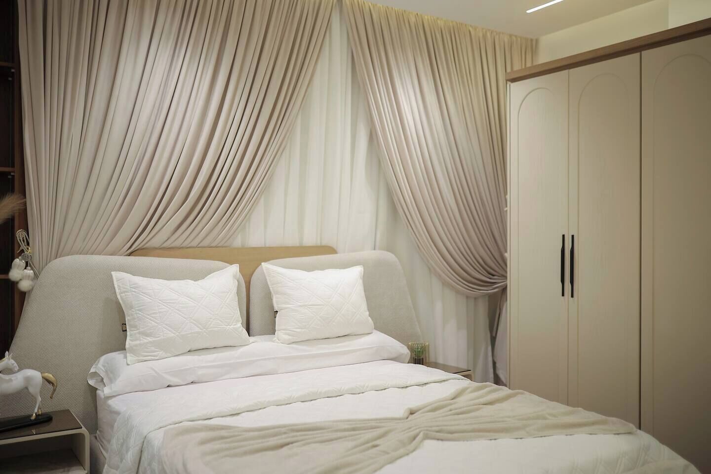 1 habitación, tabla de planchar con plancha, internet y ropa de cama 