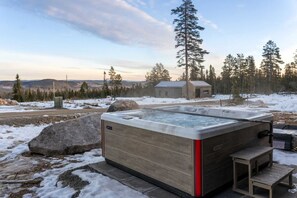 Outdoor spa tub - Trysilfjell hytteområde 2115 by Vacation Trysil (Trysil)