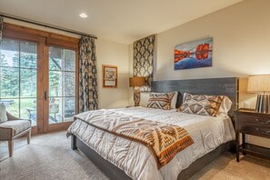 3 bedrooms, free WiFi, bed sheets - Townhome with Loft, Fireplace and Community Hot Tub! (Mammoth Lakes)