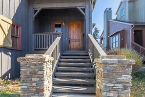 Exterior detail - Townhome with Loft, Fireplace and Community Hot Tub! (Mammoth Lakes)
